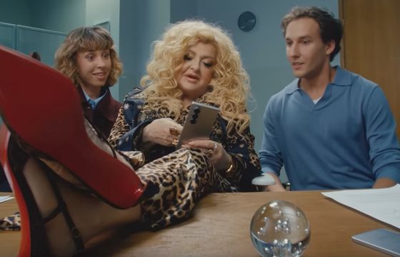 Magda Gessler w kampanii Samsunga twierdzi, że "życie otwiera się z Galaxy"