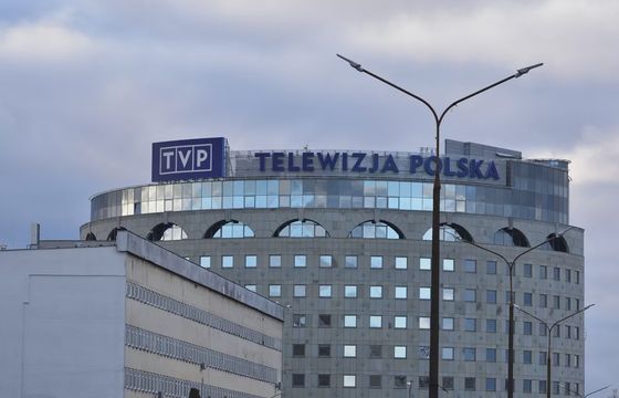 Idą zmiany. Tabliczka o zakazie fotografowania będzie musiała zniknąć m.in. z TVP