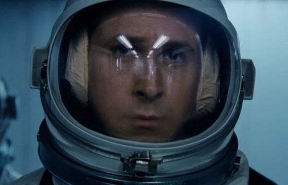 Ryan Gosling w filmie "First Man" stawia pierwszy krok na Księżycu