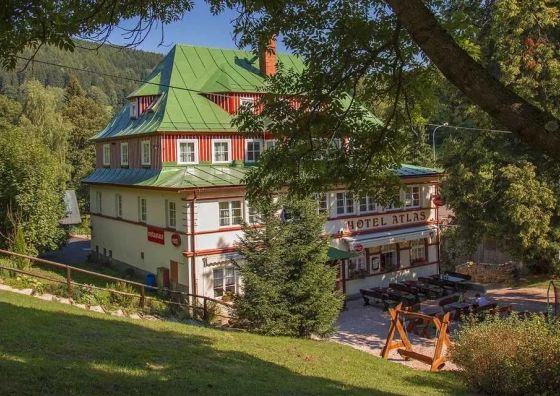 Hotel Atlas a Penzion Domeček Pec pod Sněžkou