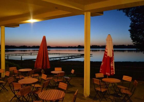 Vanilla pokoje i apartamenty nad brzegiem jeziora Okuninka