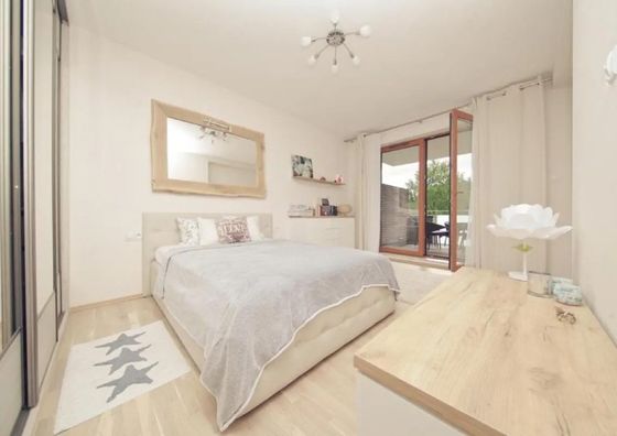 Słoneczny apartament z dużym tarasem tuż przy lesie