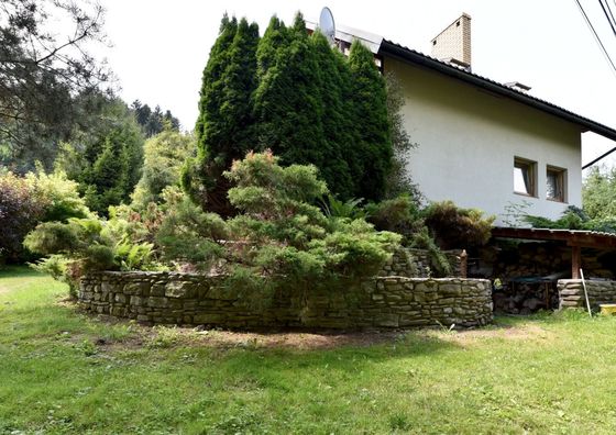 Dom wśród modrzewi Uście Gorlickie