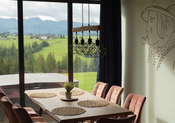 Dom z widokiem na góry i prywatnym jacuzzi w Zębie