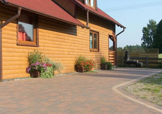 Drewniany Domek Nad Stawem