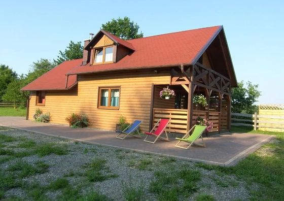 Drewniany Domek Nad Stawem