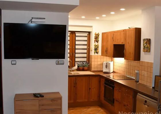 Domek na brzegu jeziora