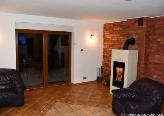 Domek na brzegu jeziora