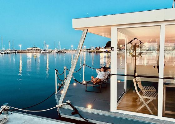 Dom Mindset Houseboats Puck