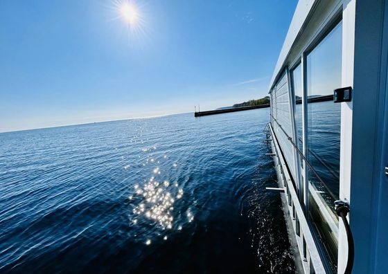 Dom Mindset Houseboats Puck