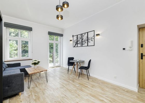 Przytulna Kawalerka w Sercu Nowej Rudy