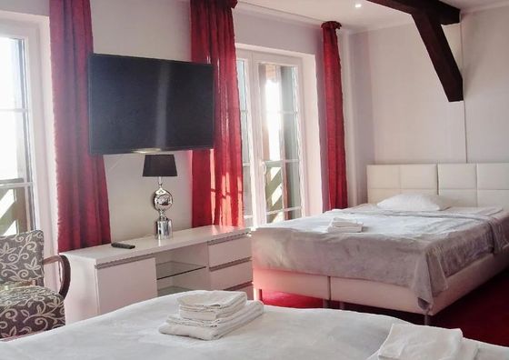 Apartament rodzinny 4-osobowy z balkonem z panoramicznym widokiem komfortowa Mazurska Chata Mikołajki