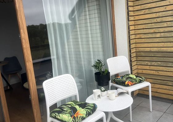 Apartament niebieski centrum Sarbinowo w budynku z restauracją
