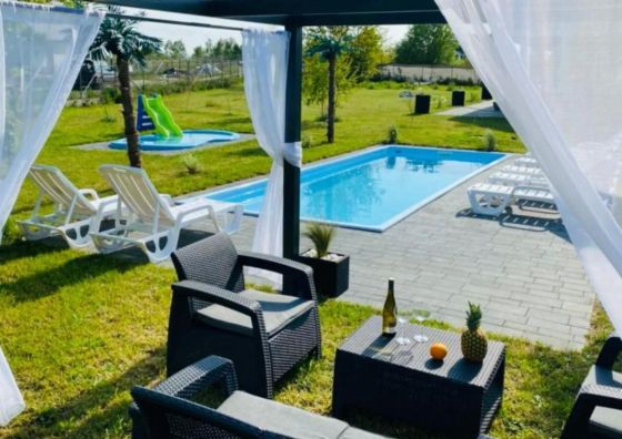 Domki Black Pearl basen sauna jacuzzi Mielno