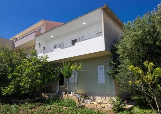 Apartments With Parking Space Trogir - 25365