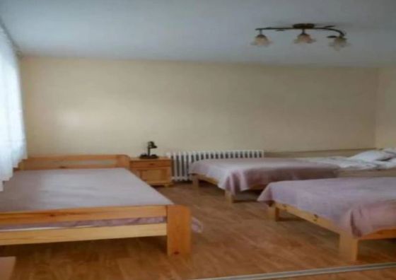 Dom z altaną w ogródku Bardo