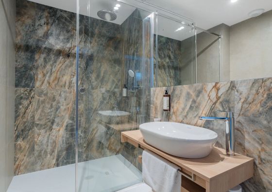 Hidden Coast Classic – Premium Seaside Apartments with Pool, 2-Minute Walk to the Beach