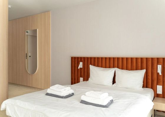Hidden Coast Classic – Premium Seaside Apartments with Pool, 2-Minute Walk to the Beach