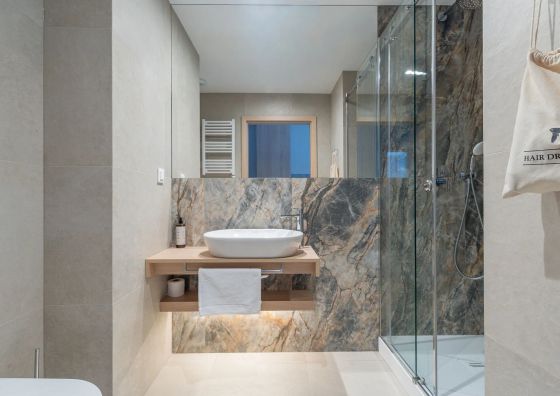 Hidden Coast Superior – Premium Seaside Apartments with Pool, 2-Minute Walk to the Beach