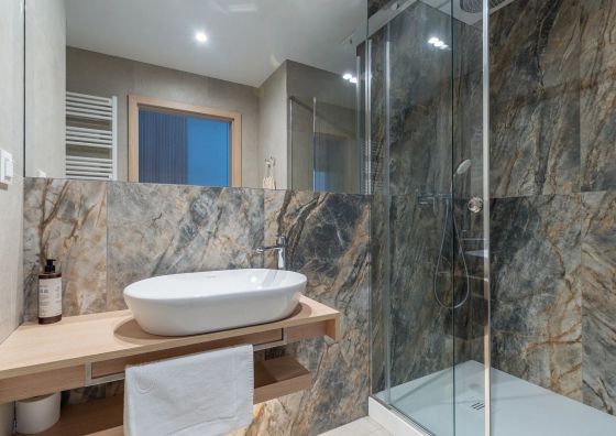 Hidden Coast Superior – Premium Seaside Apartments with Pool, 2-Minute Walk to the Beach