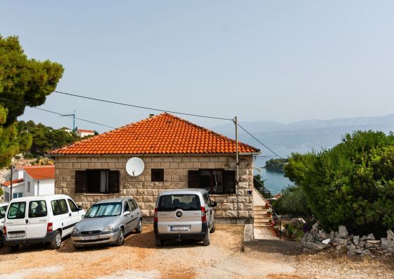 Apartments With Parking Space Splitska, Brač - 2867 Splitska