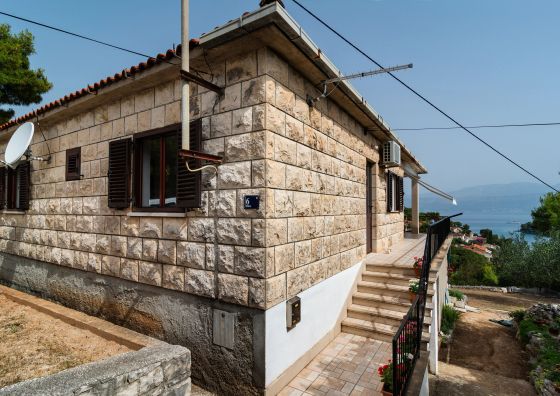 Apartments With Parking Space Splitska, Brač - 2867 Splitska