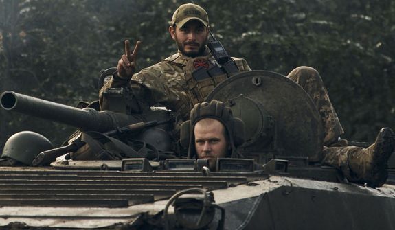 "Na poboczu wciąż leżą rosyjskie trupy". Wyzwolony rejon Ukrainy wraca do życia