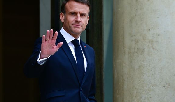 "Zeitenwende" po francusku. Dlaczego Emmanuel Macron zrobił zwrot ws. Rosji?