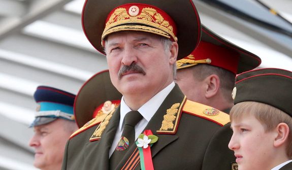 Łukaszenka tworzy ludowe bojówki. Chce dać Białorusinom broń