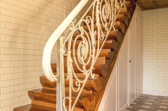 Zabudowa pod schodami