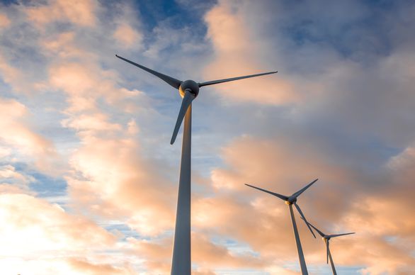 Czym jest ustawa wiatrakowa i jak wpływa na budowę domu?