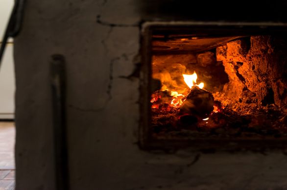 Czym możemy palić w piecu, a czym palić kategorycznie nie wolno?