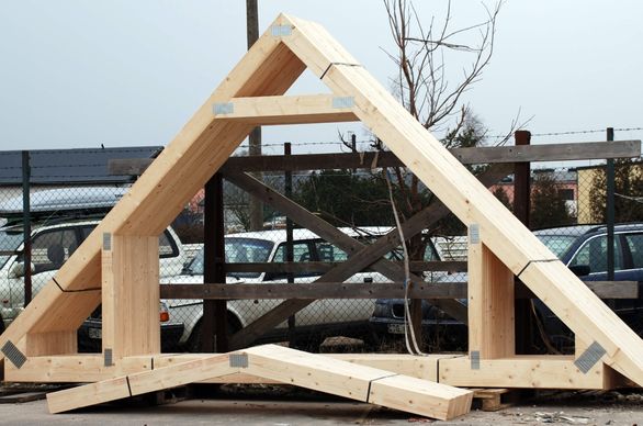 Dlaczego warto kupić prefabrykowaną więźbę dachową?