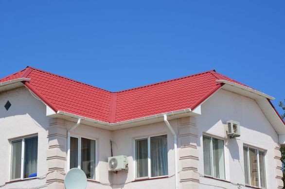 Dach naczółkowy. Jak wygląda taka konstrukcja dachu?