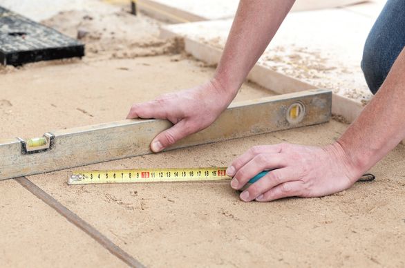 Utwardzenie terenu i drogi. Formalności, cena i zalecane materiały