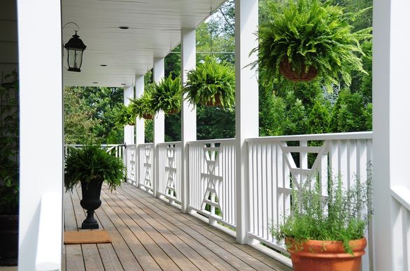 Balustrady balkonowe – drewniane, kute czy stalowe?