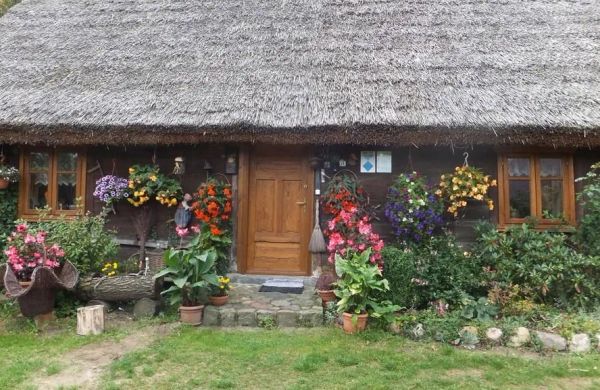 Chata pod strzechą Zalesie Królewskie Bory Tucholskie