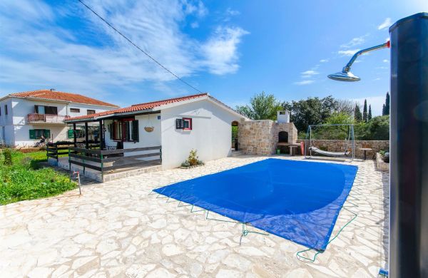 House Ara Grohote