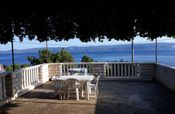 Apartments With Parking Space Medići, Omiš - 1045 Medići