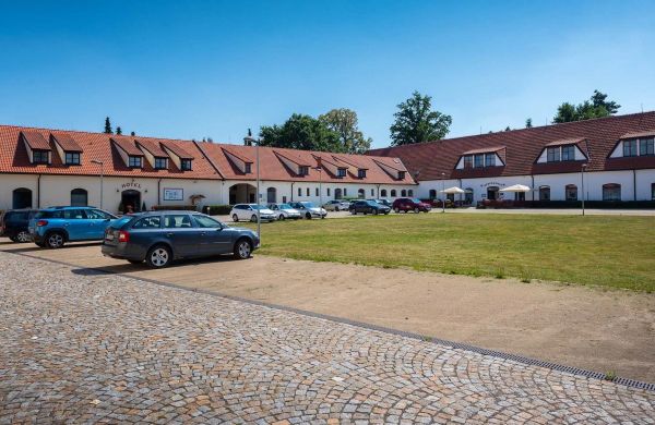HOTEL FLORET Průhonice
