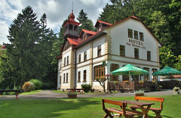 Hotel Pod šikmou věží Holín