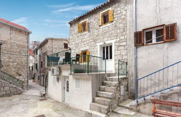 Apartments With Parking Space Omiš - 16185
