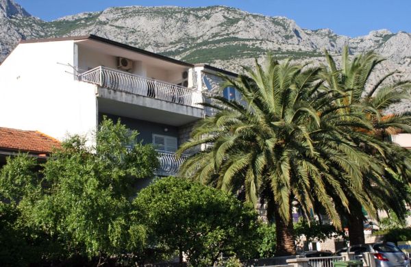 Apartments With Parking Space Makarska - 16521