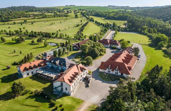 DAROVANSKÝ DVŮR RESORT, WELLNESS & GOLF HOTEL Břasy
