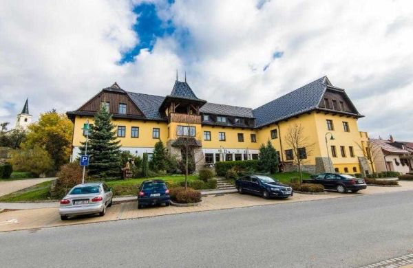 Valašský hotel a Pivní lázně OGAR Pozlovice
