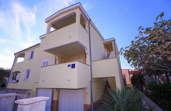 Apartments Franc Povljana