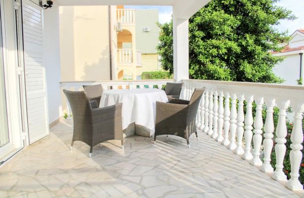 Apartments Crystal 4 Rooms Promajna