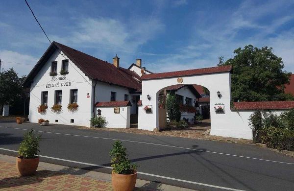 Selský Dvůr Biskoupky Sebečice