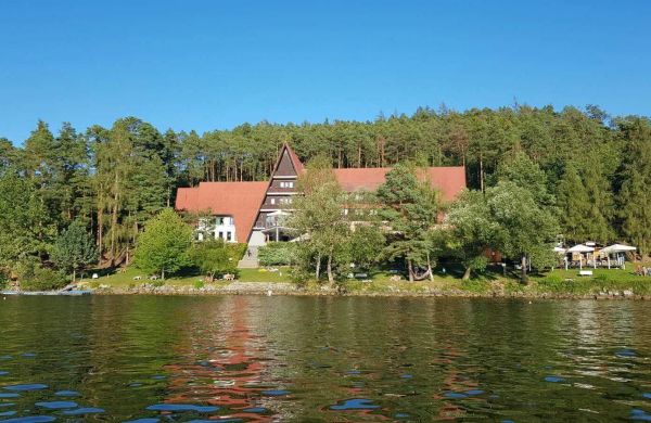 Hotel Laguna Neveklov