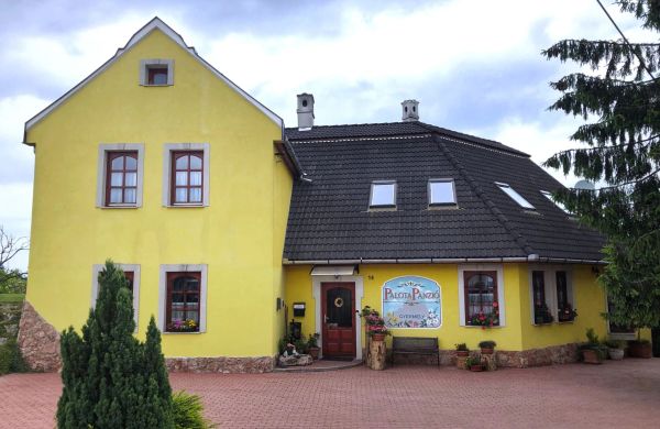 Palota Panzió Gyermely